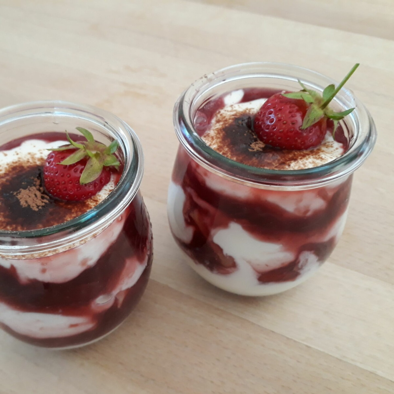 Erdbeer-Rhabarber-Tiramisu