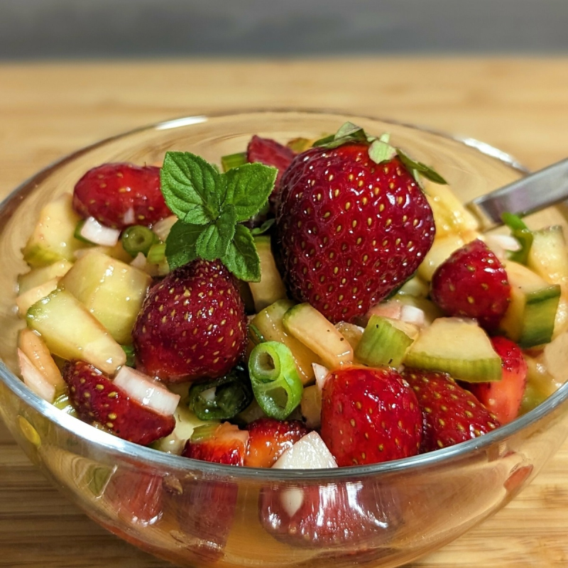 Erdbeer-Gurken-Salat mit Minze